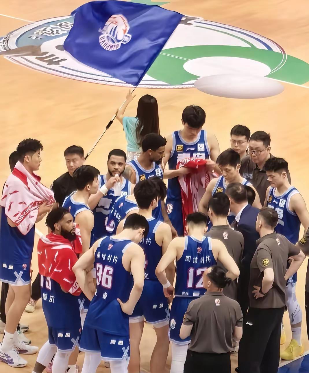 包含赛前体能课后，山东男篮再遭质疑备战CBA季后赛，态度坚定，阵容厚度经受考验的词条